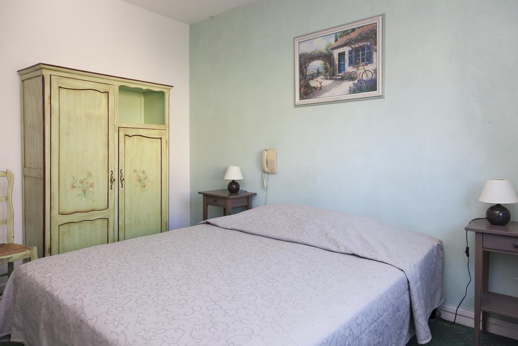 Logis Hotel Du Midi Salon-de-Provence Esterno foto