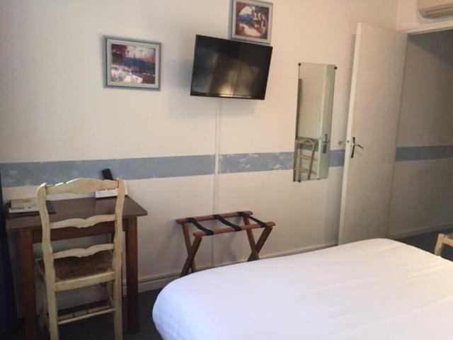 Logis Hotel Du Midi Salon-de-Provence Esterno foto