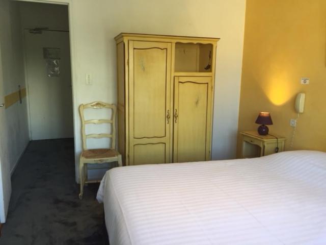Logis Hotel Du Midi Salon-de-Provence Esterno foto